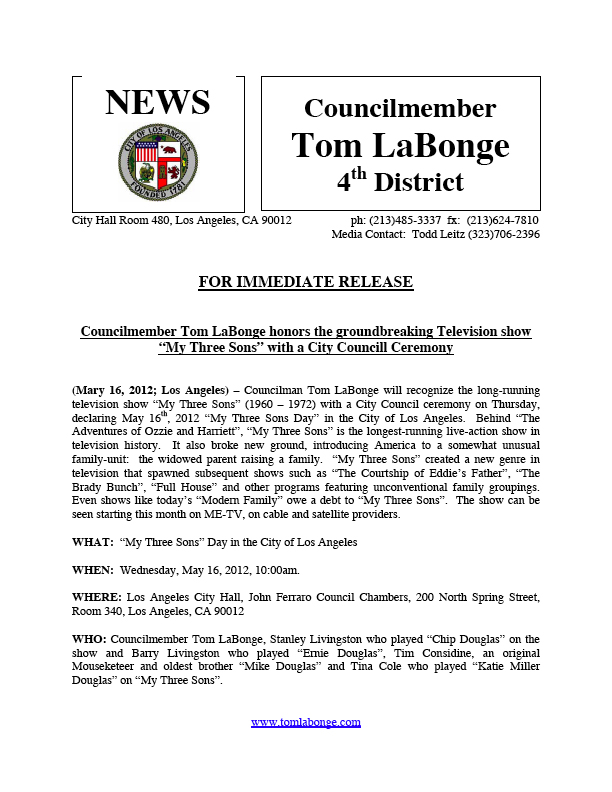 LOS_ANGELES_CITY_HALL_NEWS_MTS_DAY_in_LA.jpg